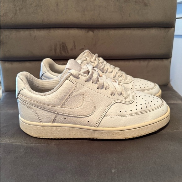 White Nike Court Vision Low Women’s Size 7 - Picture 1 of 5